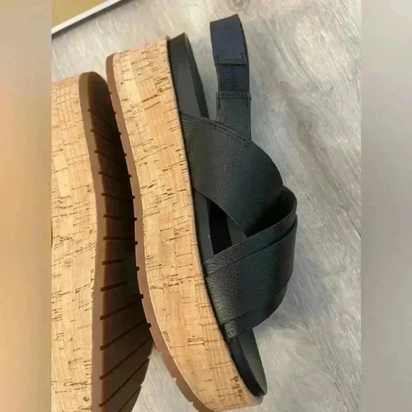 MICHAEL KORS - Easton Sandal Black 8 - Picture 9 of 12